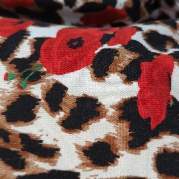 ANIMAL print and red flower sweater size XL long sleeve super soft tie bottom. - Picture 4 of 7
